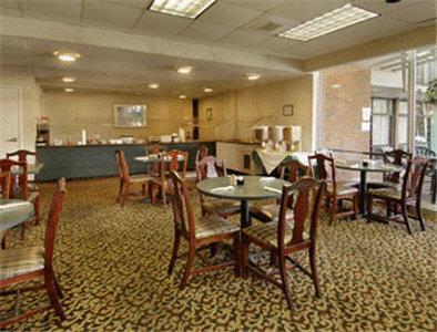 Howard Johnson Inn & Suites קולומבוס מסעדה תמונה